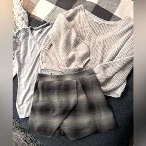 3 pieces . Outfit ready! Bundle capsule :)